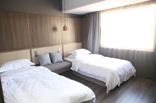 Куньмин: Jiqing Hotel (Kunming Green Lake)