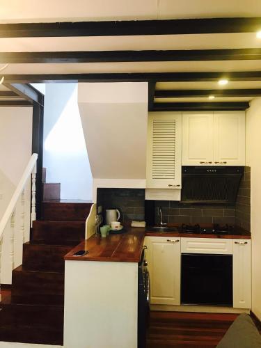 Шанхай: Old French Concession Old Lane Loft House