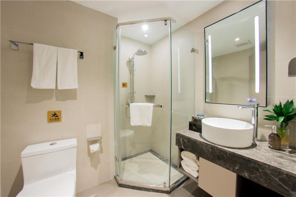 Шанхай: Home Inn Business Trip Gold Shanghai North Bund Dalian Road Metro Station