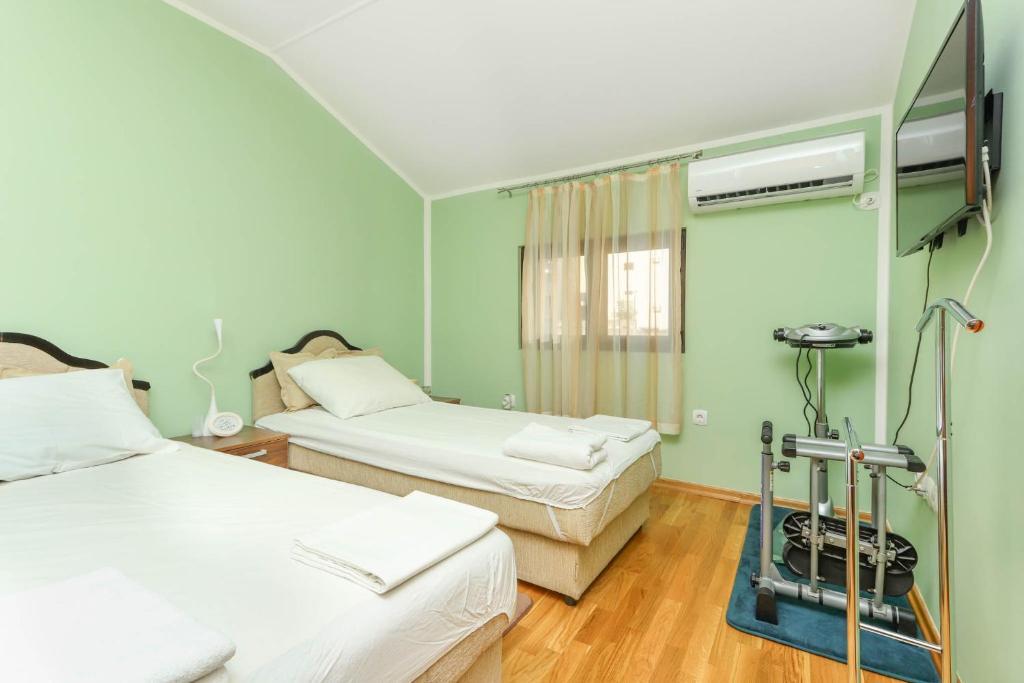 Доброта: Apartment Plagenti with sea view