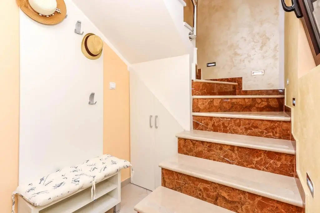 Доброта: Apartment Plagenti with sea view