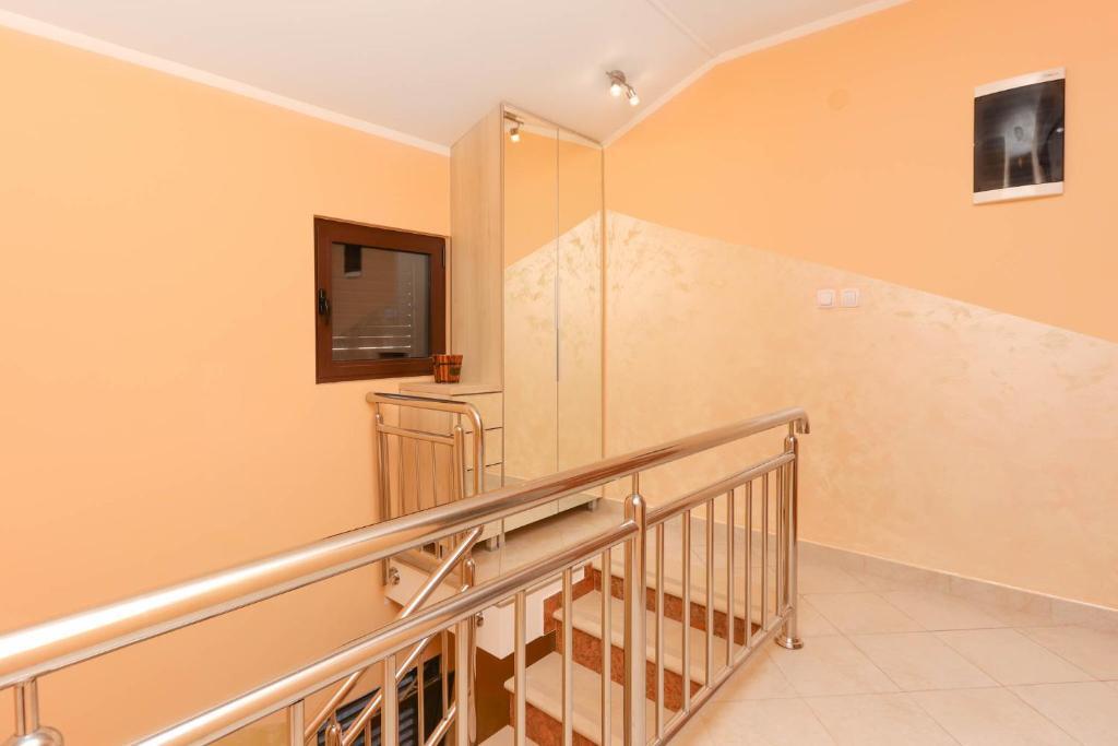 Доброта: Apartment Plagenti with sea view