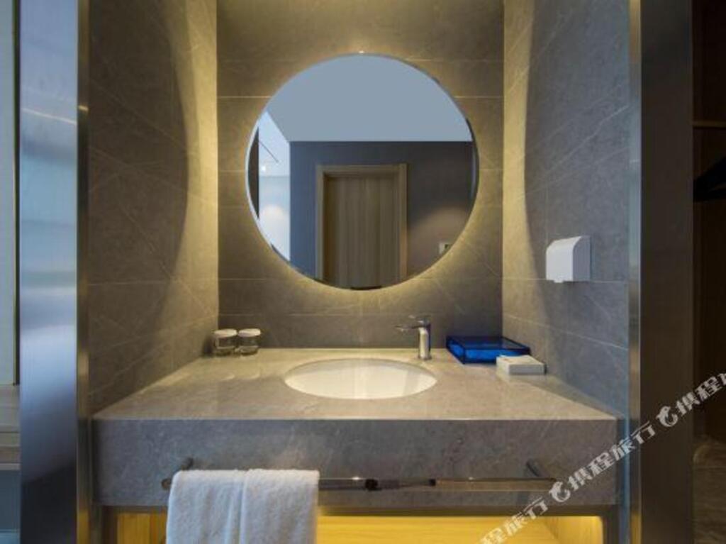 Шанхай: Orange Select Hotel(Shanghai National Exhibition and Convention Center Jiuting)