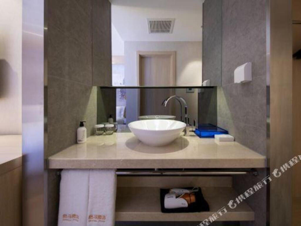 Шанхай: Orange Select Hotel(Shanghai National Exhibition and Convention Center Jiuting)
