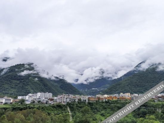 Мяньян: Qiziyuan Theme Apartment Hotel
