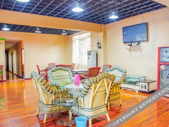 Лешан: Gaodeng Business Hotel