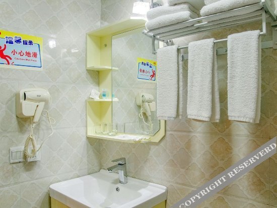 Лешан: Gaodeng Business Hotel