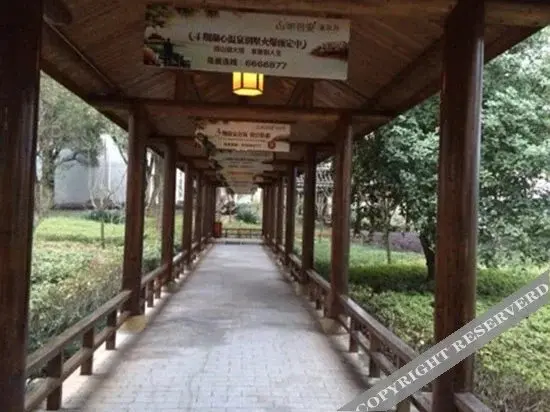 Сяньнин: Jiayushan Lake Hot Spring Resort Hotel