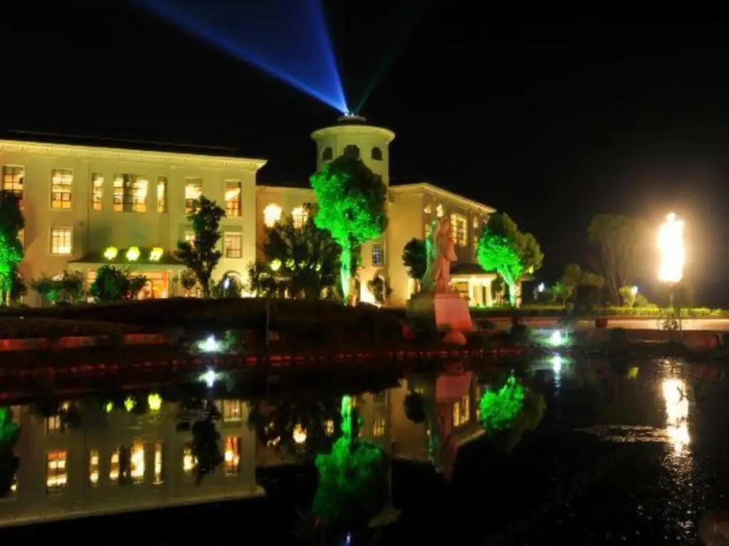 Сяньнин: Jiayushan Lake Hot Spring Resort Hotel