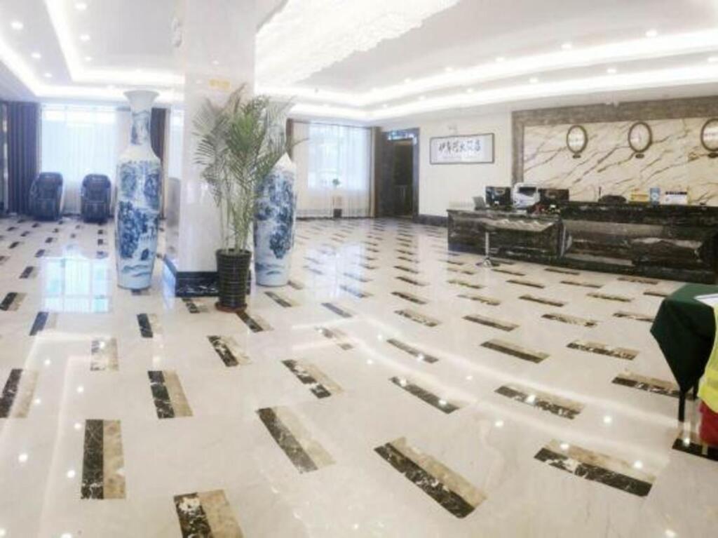 Инин: Yilihe Hotel