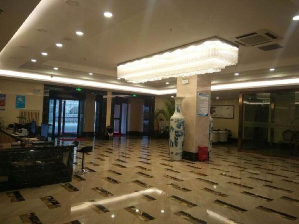 Инин: Yilihe Hotel