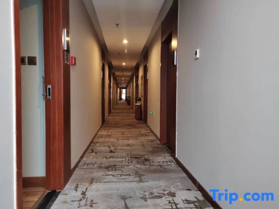 Пекин: Super 8 Hotel Shungqiao store
