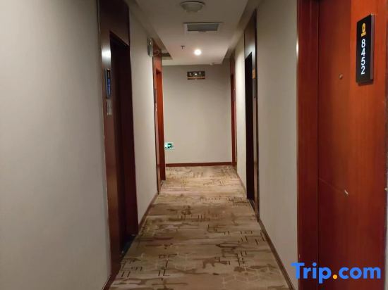Пекин: Super 8 Hotel Shungqiao store