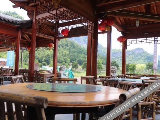 Шаоксинг: Xinchang Rural Restaurant