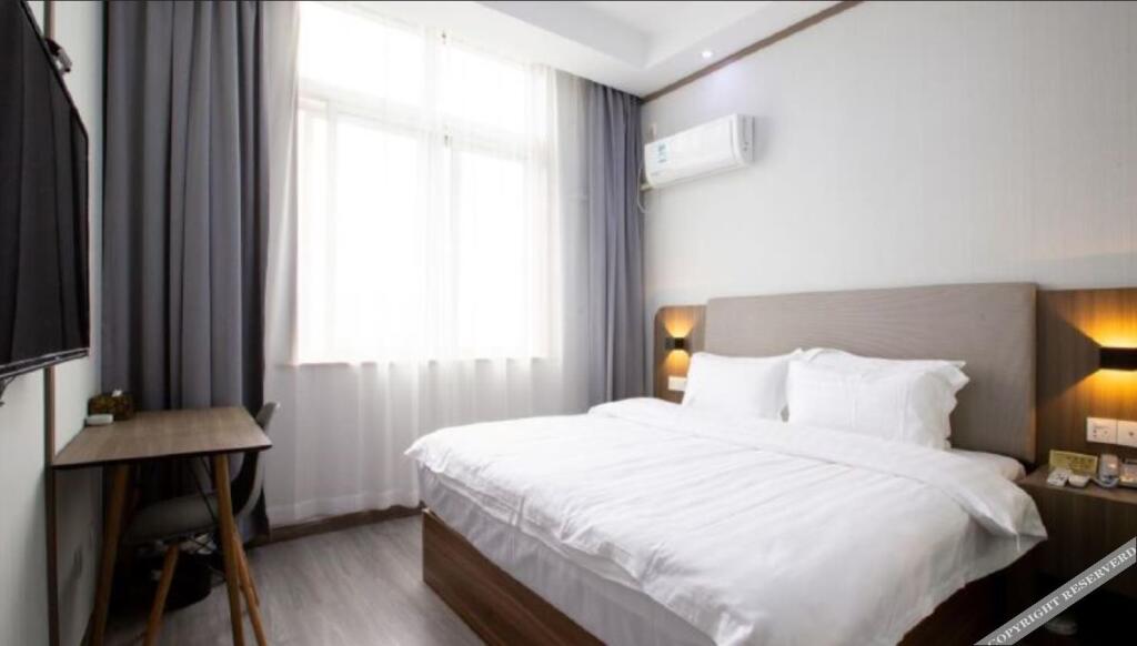 Нинбо: Yilai Hotel (Cixi Zhangqi colorful Plaza Hotel)