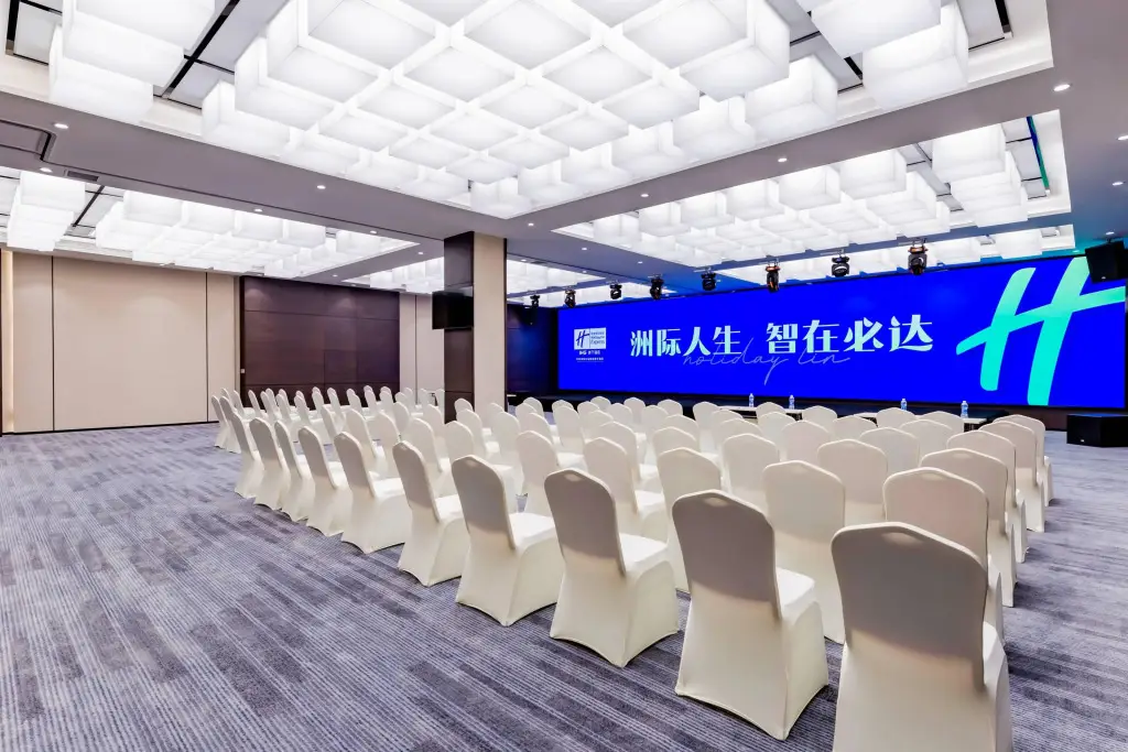 Holiday Inn Express Hohhot East Station, an IHG Hotel — фото 1