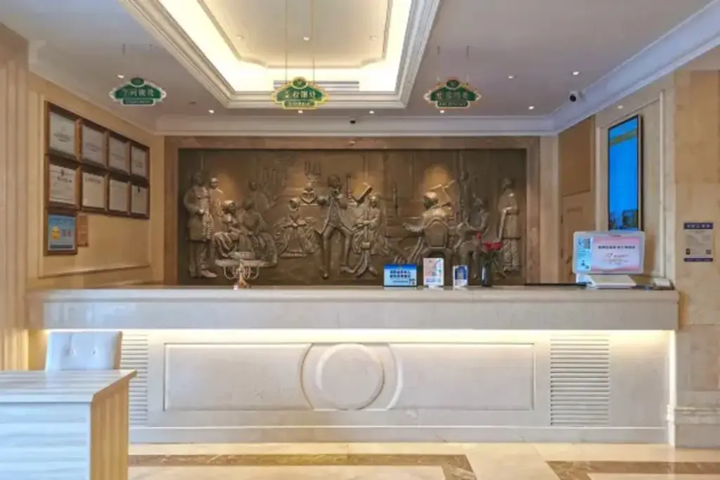 Шэньчжэнь: Vienna Hotel (Shenzhen Window of the World, Qiaocheng East Metro Station)