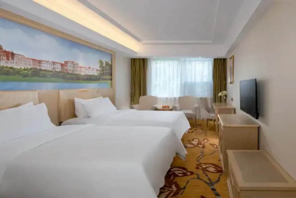 Шэньчжэнь: Vienna Hotel (Shenzhen Window of the World, Qiaocheng East Metro Station)