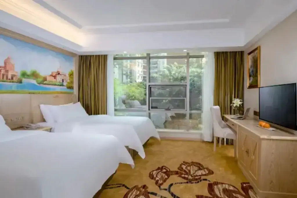 Шэньчжэнь: Vienna Hotel (Shenzhen Window of the World, Qiaocheng East Metro Station)