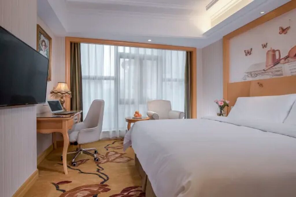 Шэньчжэнь: Vienna Hotel Shenzhen Qinghu Metro Station