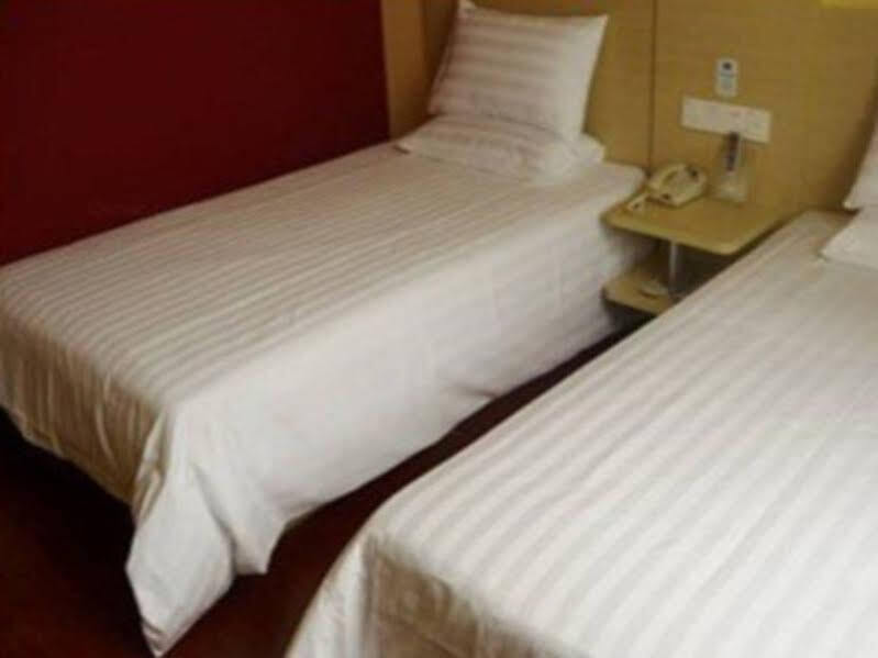 Чанчунь: Hanting Hotel ( Changchun First Yard Branch Of Ji Da, An Da Street)