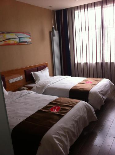Дежоу: Thank Inn Chain Hotel Shandong Dezhou Qihe Sunshine Plaza