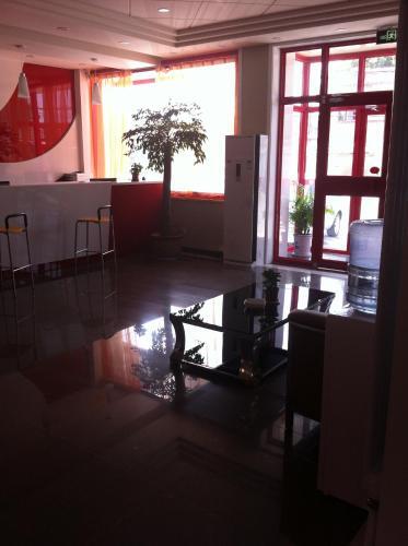 Дежоу: Thank Inn Chain Hotel Shandong Dezhou Qihe Sunshine Plaza