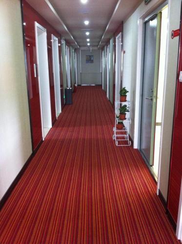 Дежоу: Thank Inn Chain Hotel Shandong Dezhou Qihe Sunshine Plaza