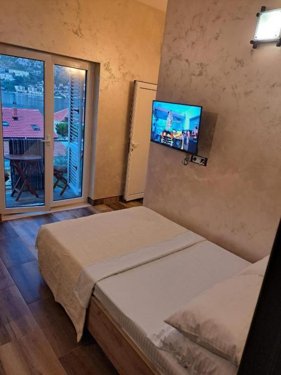 Доброта: Amazing Flat with View in Prčanj Montenegro