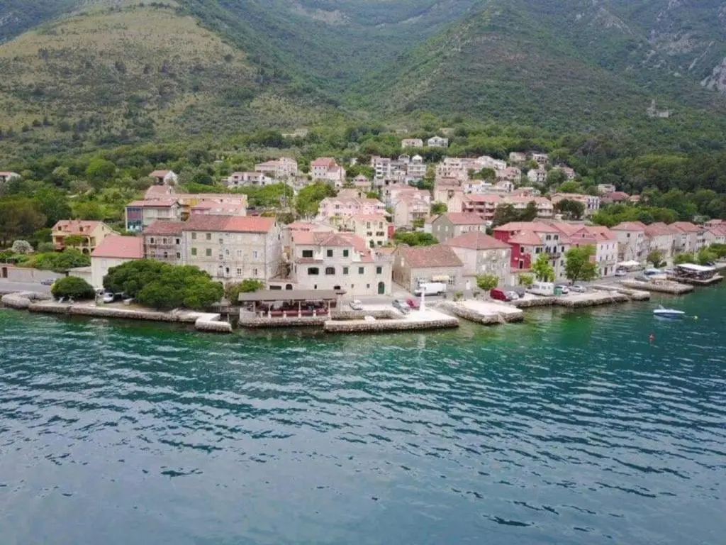 Доброта: Amazing Flat with View in Prčanj Montenegro