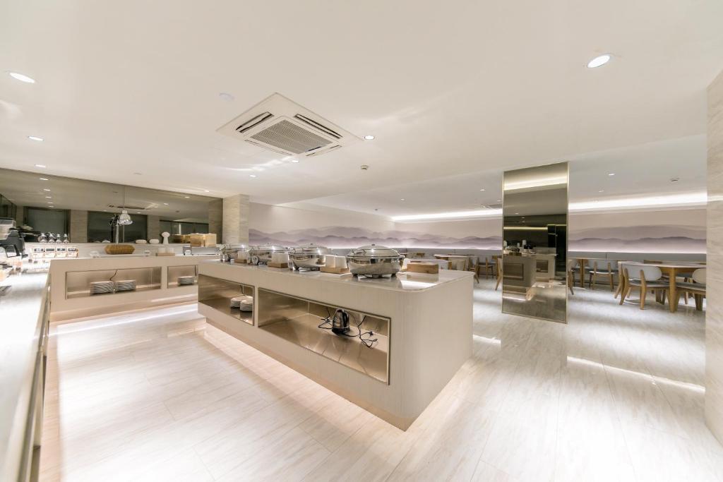 Шанхай: JI Hotel (Shanghai Hongqiao North Xinjing)
