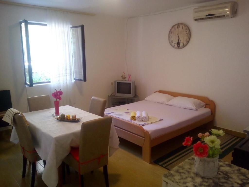 Доброта: Apartment Kotor-Andrija Jovanovic