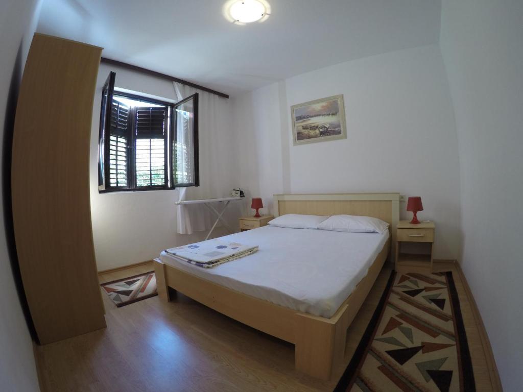Доброта: Apartment Kotor-Andrija Jovanovic