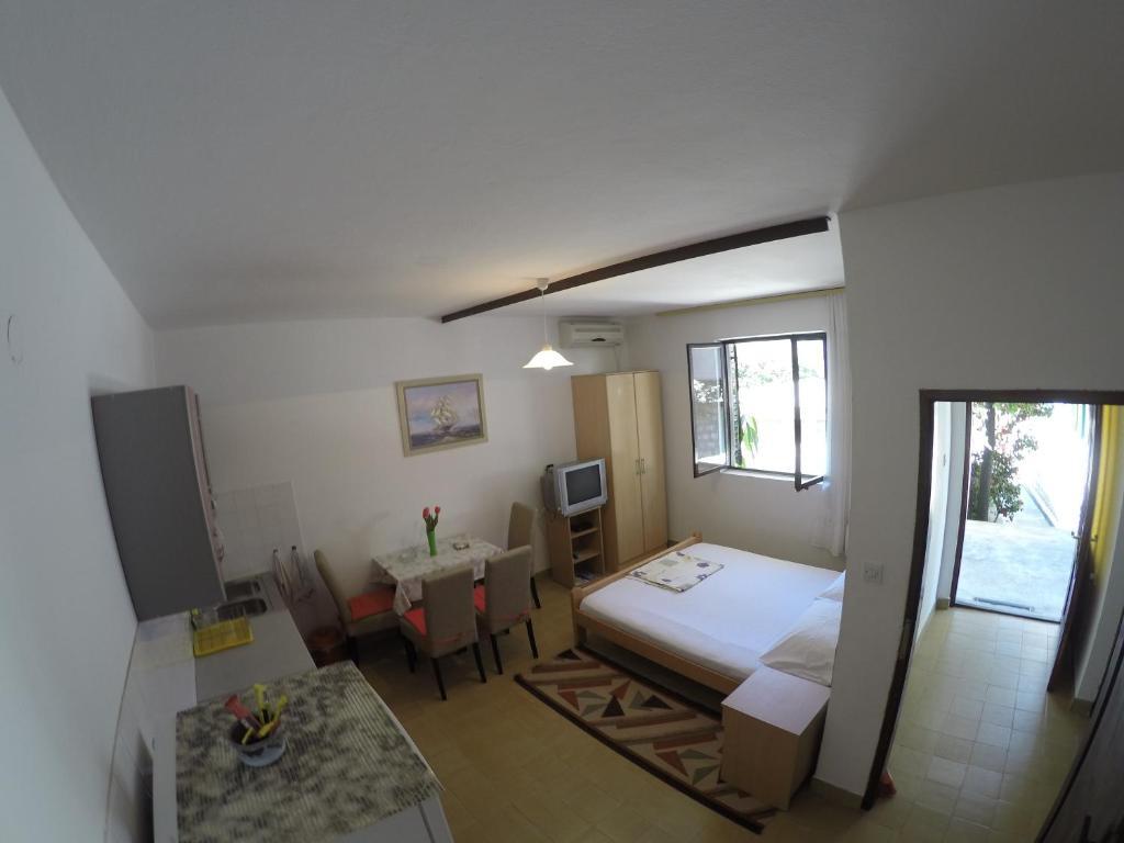 Доброта: Apartment Kotor-Andrija Jovanovic