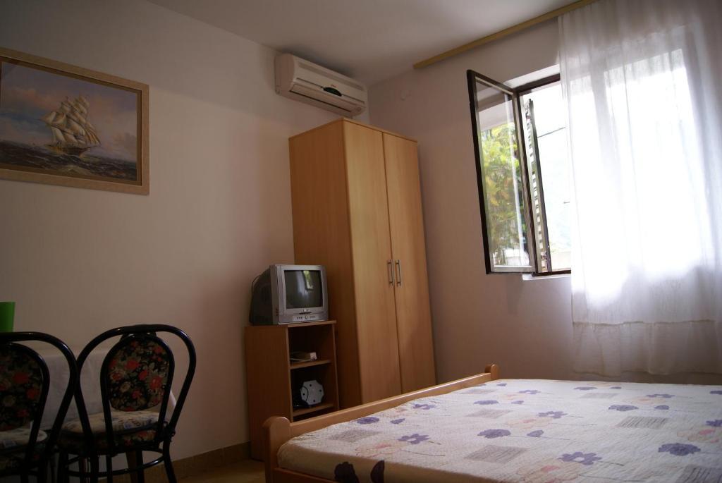 Доброта: Apartment Kotor-Andrija Jovanovic