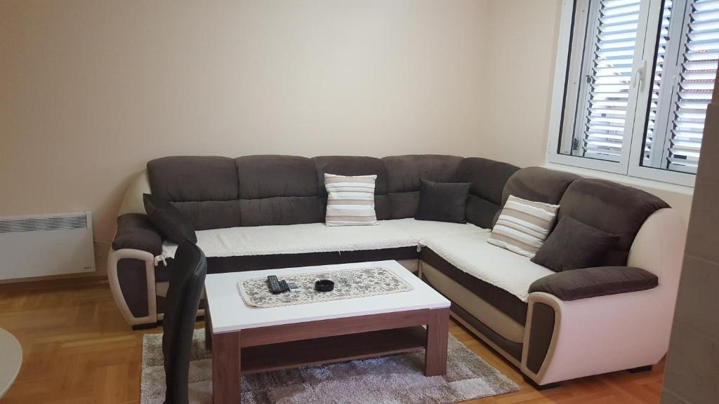 Доброта: Nikolina Apartments