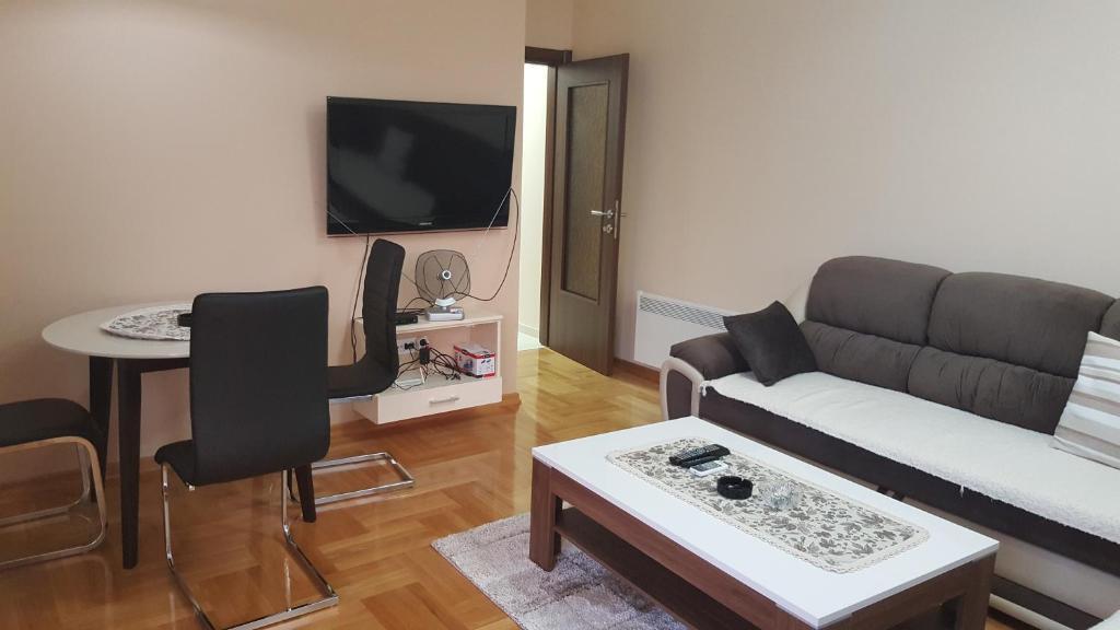 Доброта: Nikolina Apartments