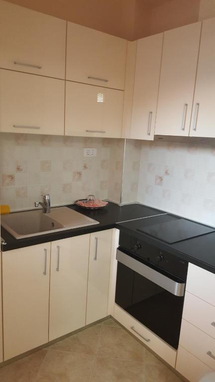 Доброта: Nikolina Apartments