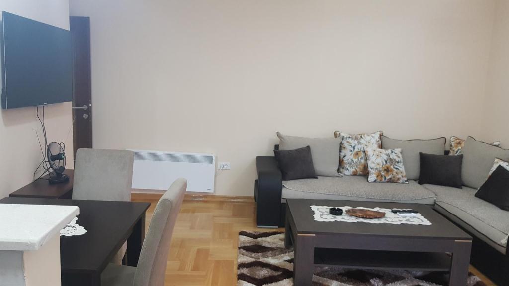 Доброта: Nikolina Apartments