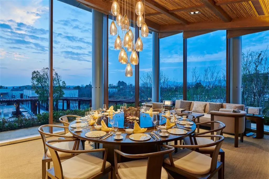 Цзюцзян: Lushan West Sea Resort, Curio Collection by Hilton