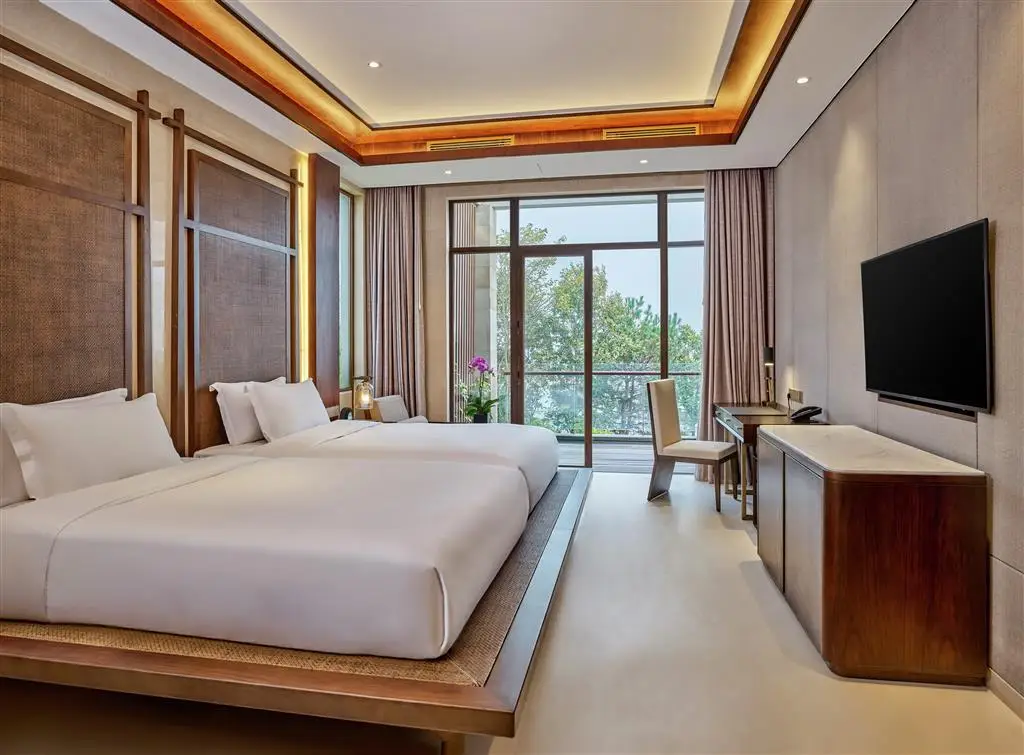 Цзюцзян: Lushan West Sea Resort, Curio Collection by Hilton