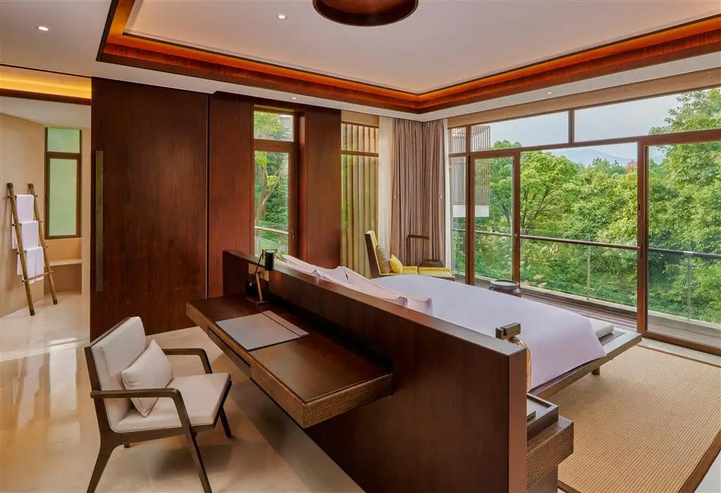 Цзюцзян: Lushan West Sea Resort, Curio Collection by Hilton