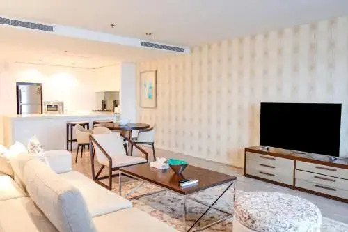 Дубай: Signature Holiday Homes - D1 Tower