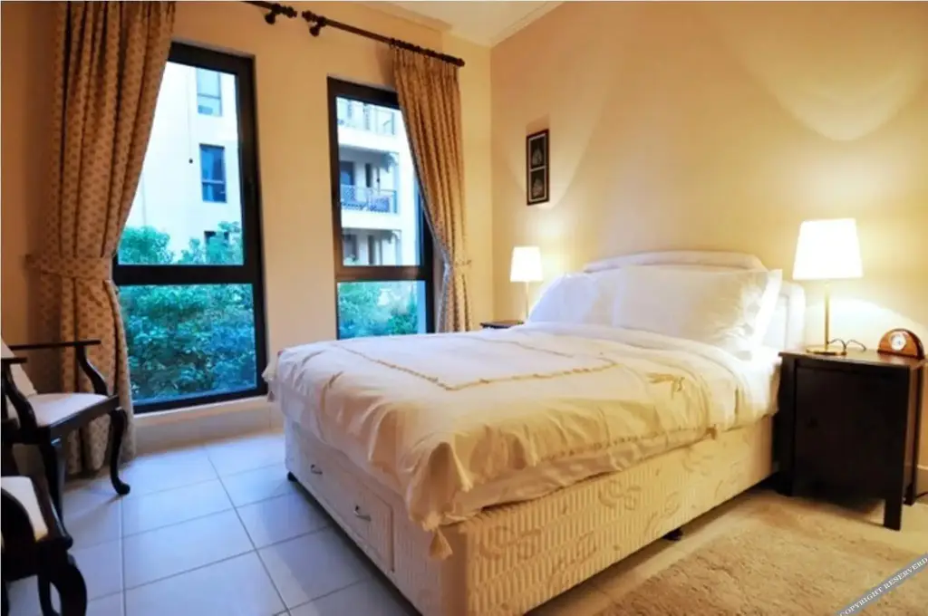 Дубай: Betterstay - Arab Style 1BR in Old Town Yansoon