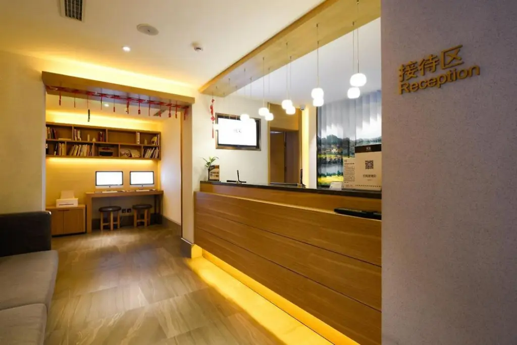 Пекин: Qiu Guo Hotel (Beijing Sanyuanqiao Yansha)