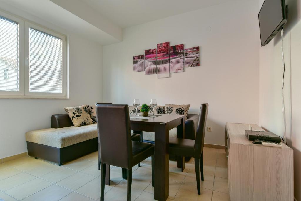 Будва: J&J Twins Apartments