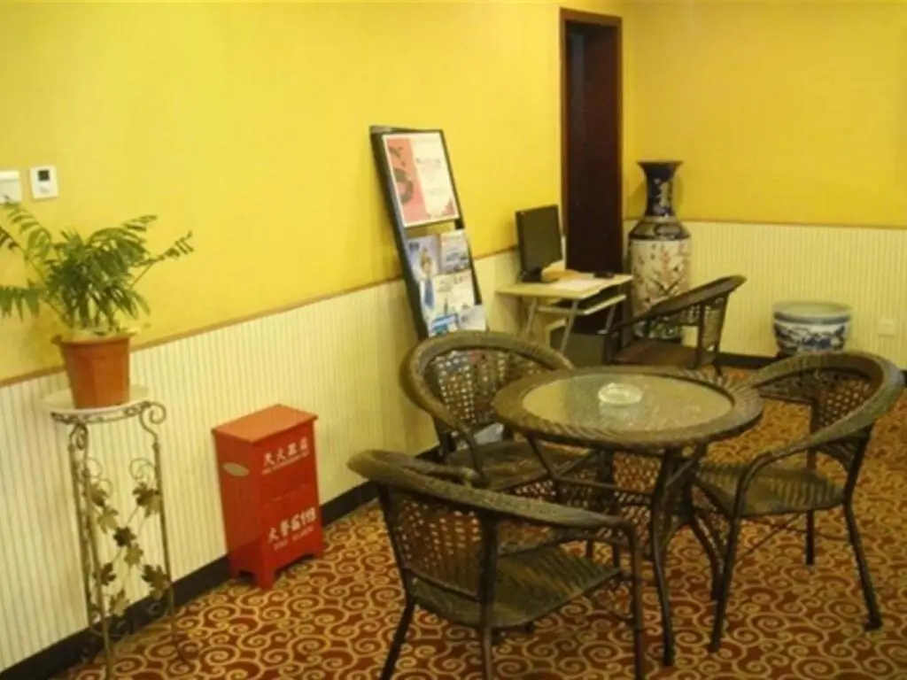 Пекин: Green Tree Inn West Railway Station North Square