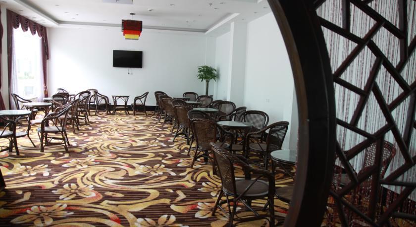Шанхай: Water Atrium Resort