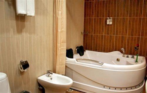 Пекин: Hutong Crossroads Inn--xinghaiqi Holiday Hotel