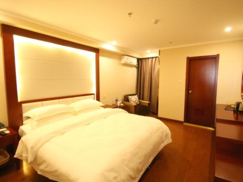 Фуян: GreenTree Inn AnHui FuYang Railway StationW) XiangYang Road Business Hotel